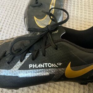 Nike Phantom Boys Youth Soccer cleats size 5